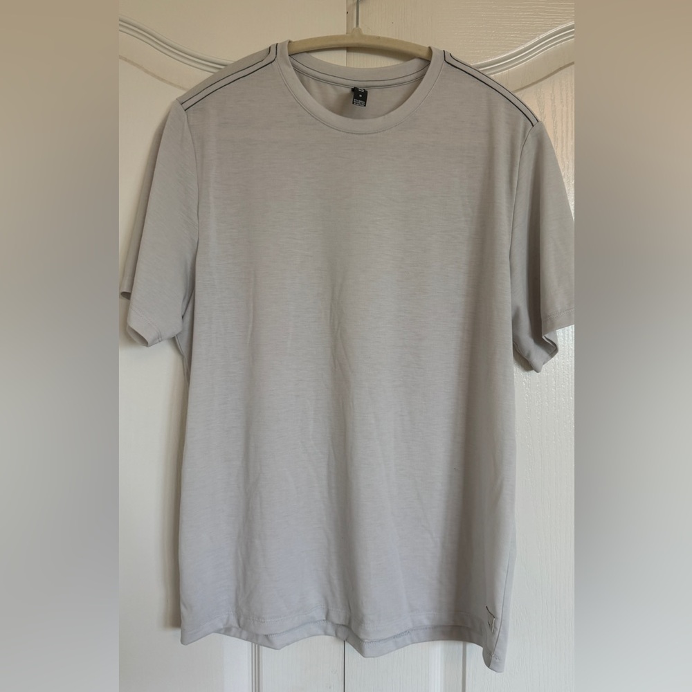 Vuori Men Short Sleeve T shirt M NWOT